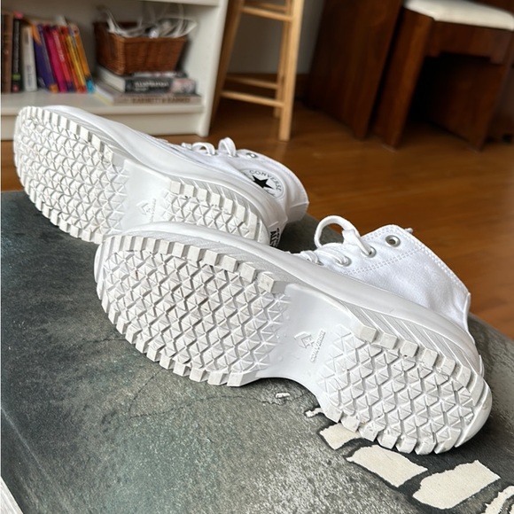 SOLD White converse size 6.5 - Picture 5 of 5